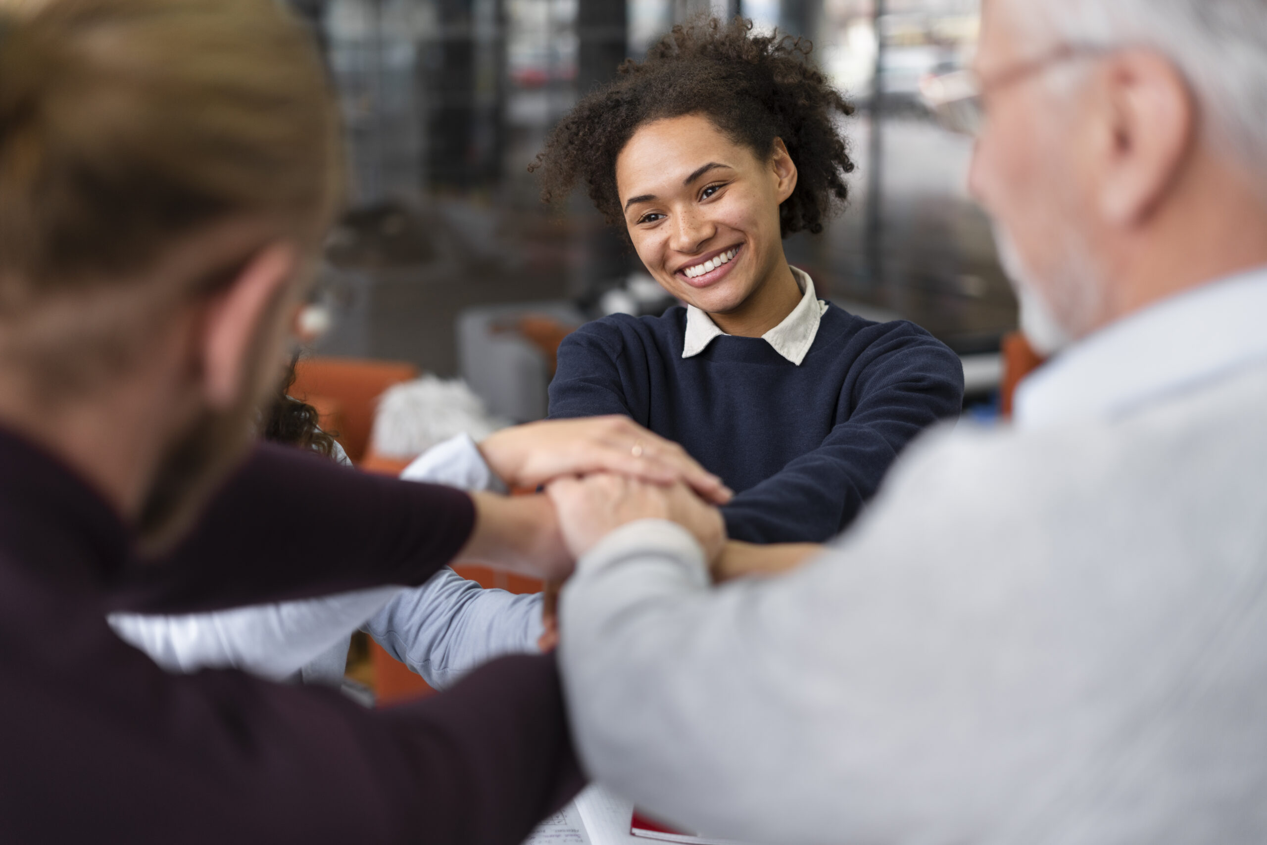 investir-em-franquia-financeira-azul-emprestimo-franqueados-satisfeitos